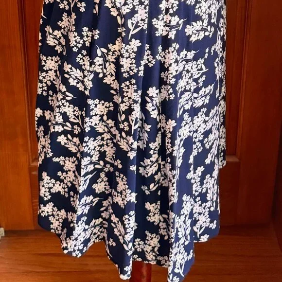 Calvin Klein Button-Up Navy/White Floral Shirt Dress w/waist tie, Sz 12, EUC - Picture 2 of 15